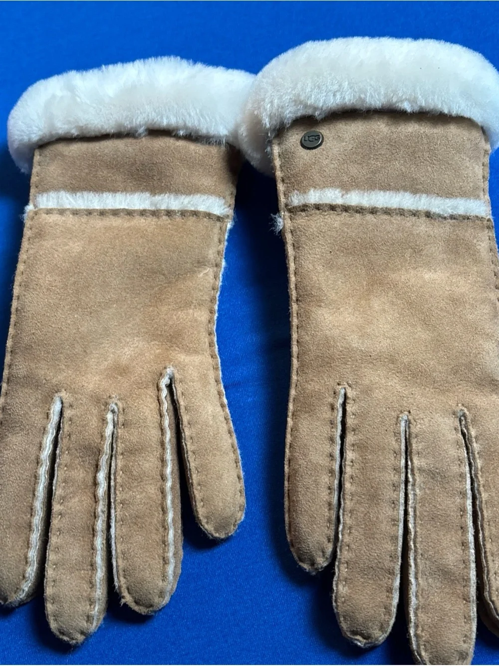 UGG excellent hardly